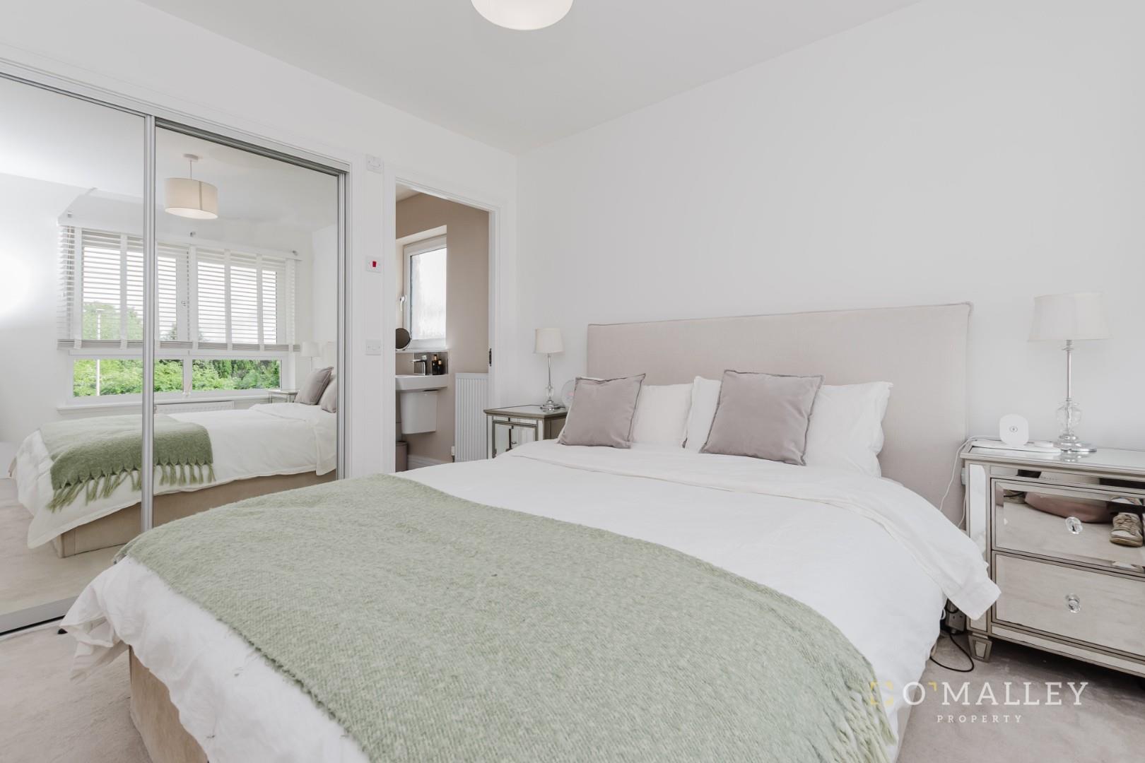 16Alexander_Coatbridge_Bedroom2_02.jpg